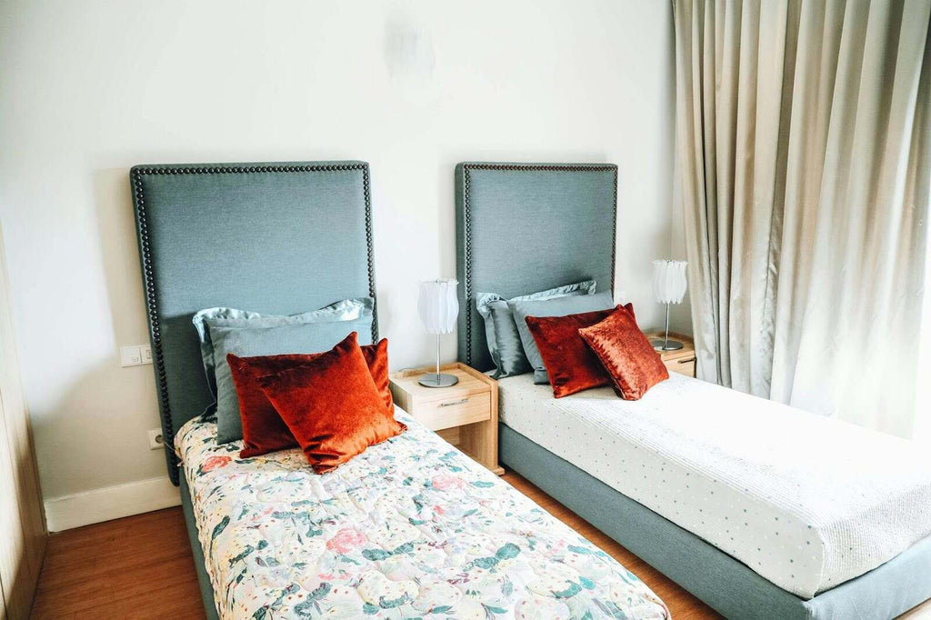 How to Arrange Twin Beds in a Small Room: 4 Expert Tips